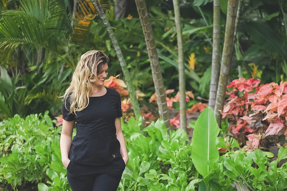 Jaanuu Review: Stylish Scrubs for Tall Lengths - The Traveling Traveler