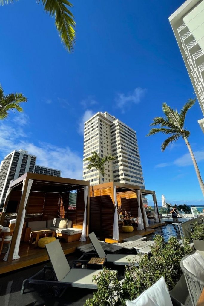 picture of a pool cabana at the 'Alohilani Resort in Waikiki Beach