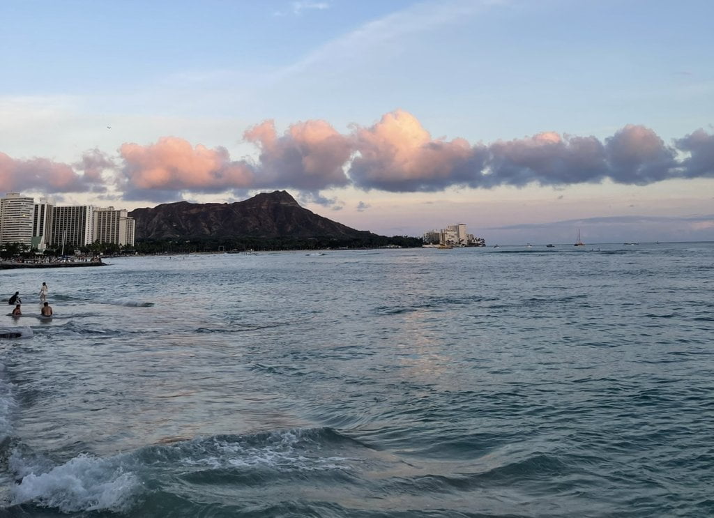 picture of Diamond Head and the beach in Waikiki, Hawaii