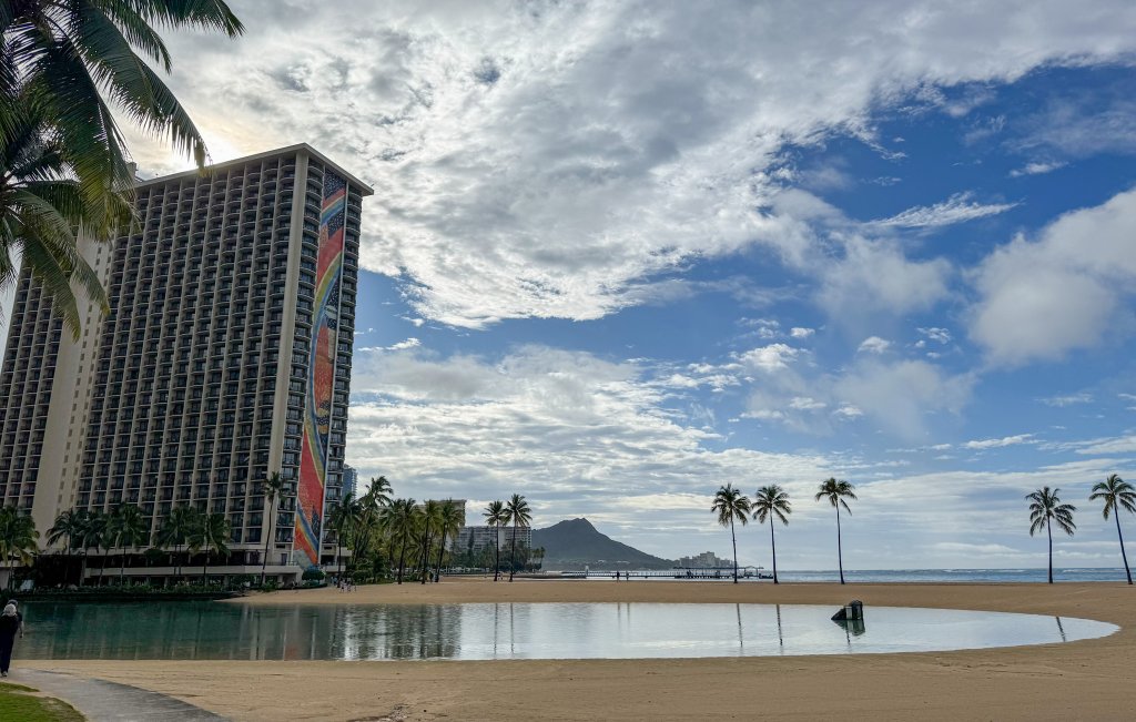 lagoon with hilton hawaiian village 